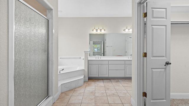 1443 KINGS COVE DR, Canyon Lake, TX 78133