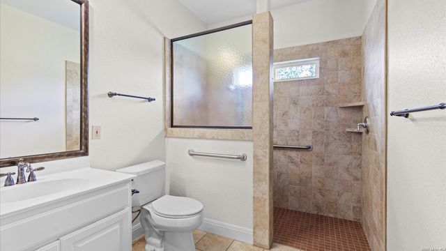 1443 KINGS COVE DR, Canyon Lake, TX 78133