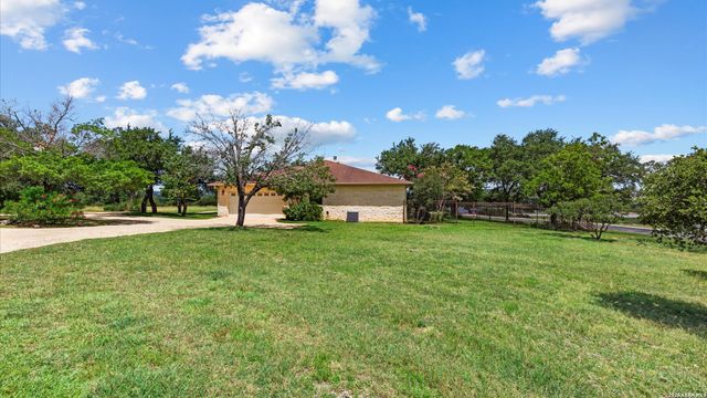1443 KINGS COVE DR, Canyon Lake, TX 78133