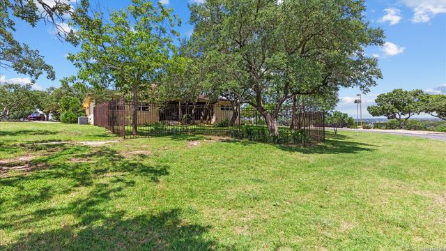 1443 KINGS COVE DR, Canyon Lake, TX 78133