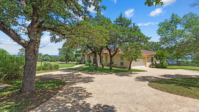1443 KINGS COVE DR, Canyon Lake, TX 78133