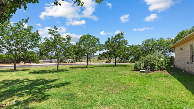 1443 KINGS COVE DR, Canyon Lake, TX 78133