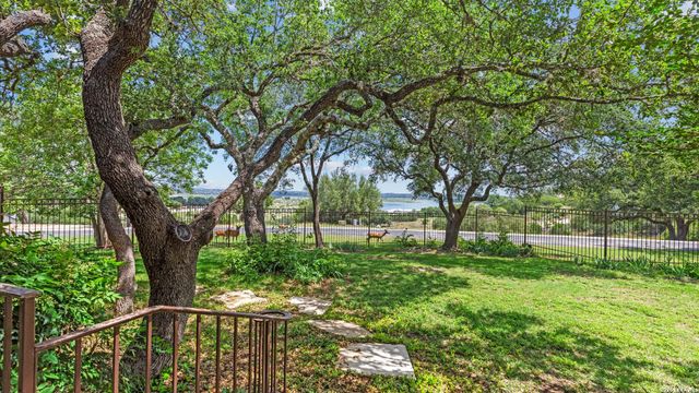 1443 KINGS COVE DR, Canyon Lake, TX 78133