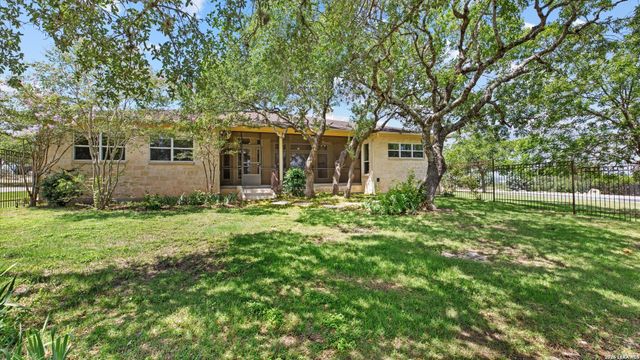 1443 KINGS COVE DR, Canyon Lake, TX 78133