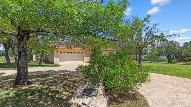1443 KINGS COVE DR, Canyon Lake, TX 78133