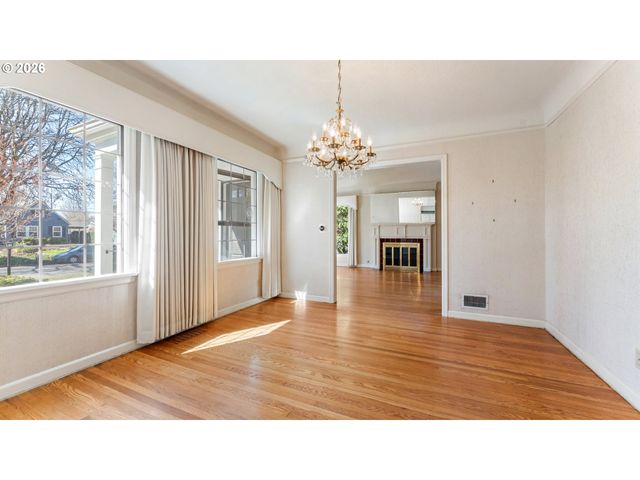 7256 N CHAUTAUQUA Blvd, Portland, OR 97217