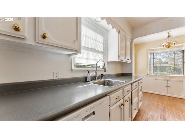 7256 N CHAUTAUQUA Blvd, Portland, OR 97217