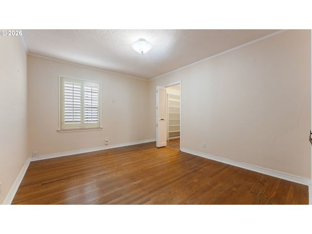 7256 N CHAUTAUQUA Blvd, Portland, OR 97217