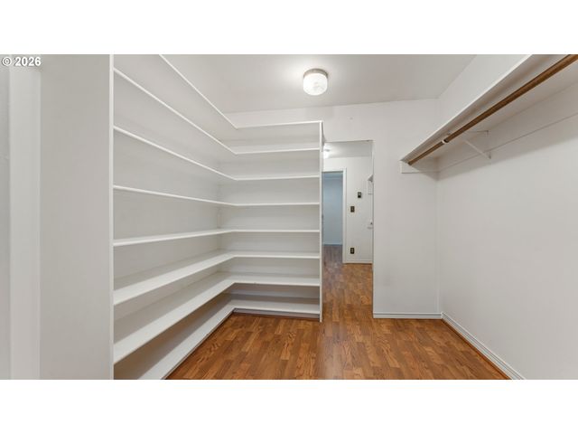 7256 N CHAUTAUQUA Blvd, Portland, OR 97217