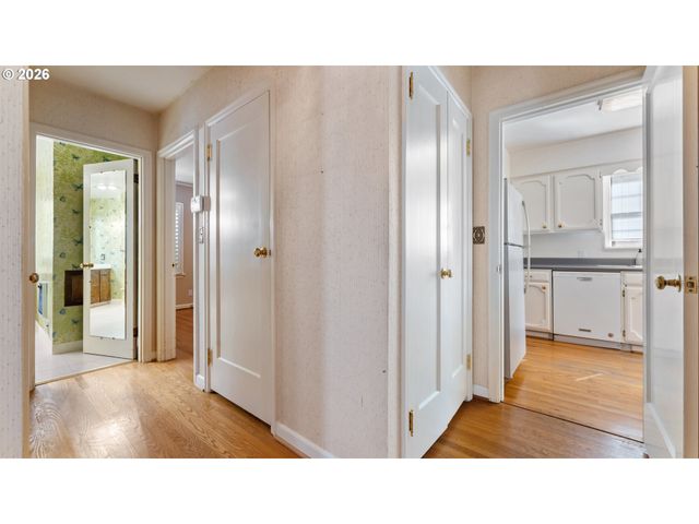 7256 N CHAUTAUQUA Blvd, Portland, OR 97217