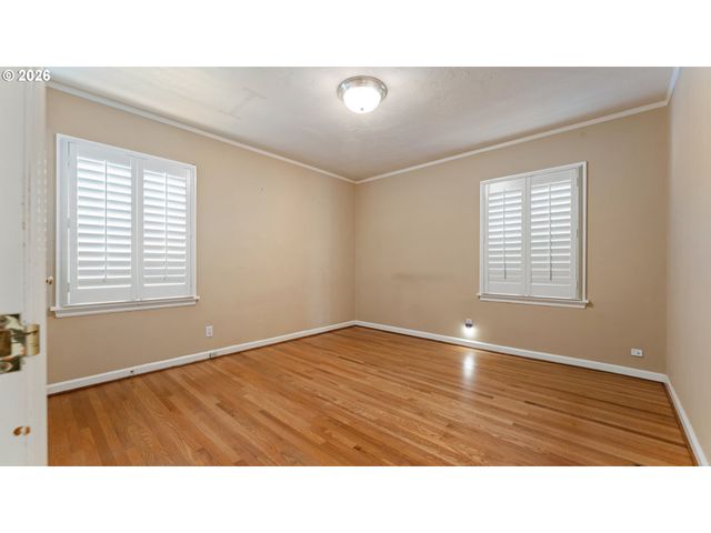 7256 N CHAUTAUQUA Blvd, Portland, OR 97217