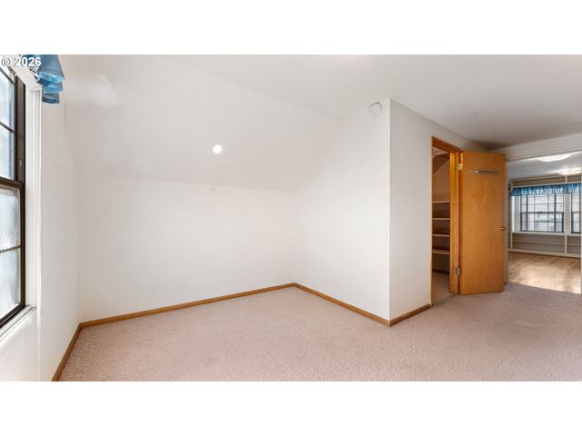 7256 N CHAUTAUQUA Blvd, Portland, OR 97217