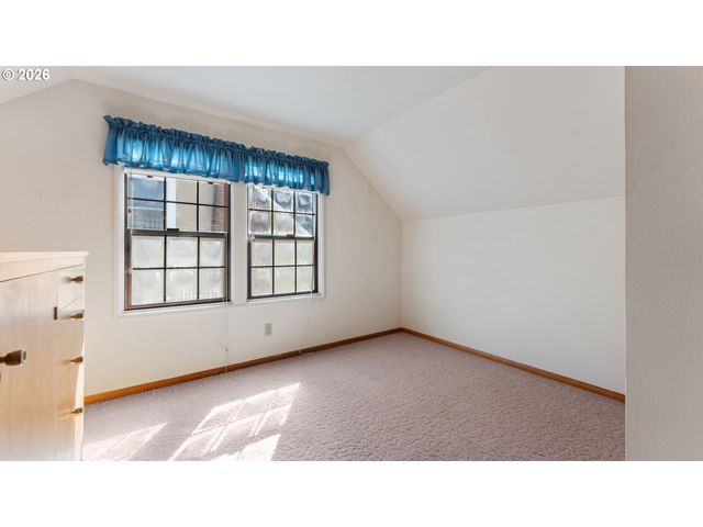 7256 N CHAUTAUQUA Blvd, Portland, OR 97217