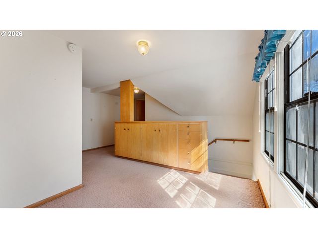 7256 N CHAUTAUQUA Blvd, Portland, OR 97217