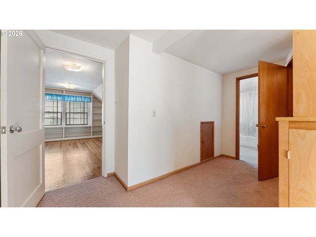 7256 N CHAUTAUQUA Blvd, Portland, OR 97217