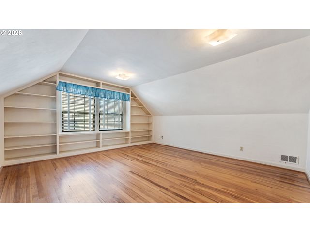 7256 N CHAUTAUQUA Blvd, Portland, OR 97217