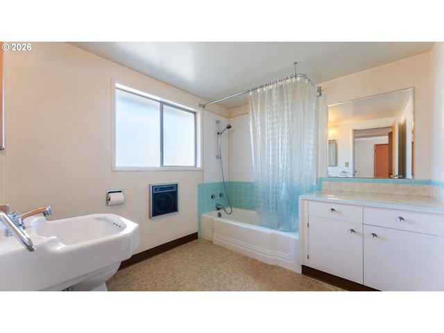 7256 N CHAUTAUQUA Blvd, Portland, OR 97217