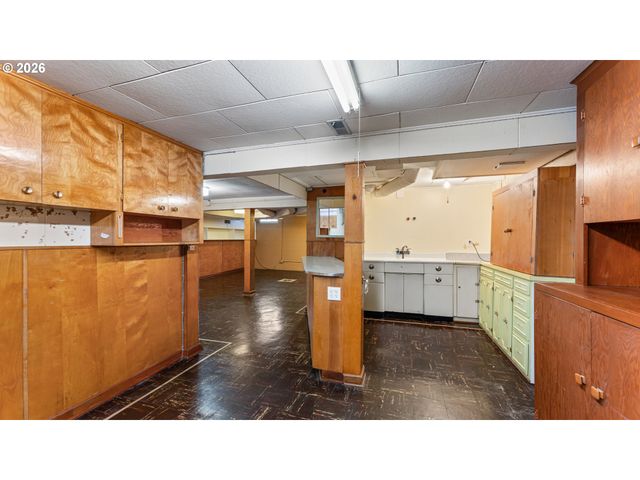 7256 N CHAUTAUQUA Blvd, Portland, OR 97217