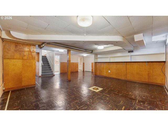 7256 N CHAUTAUQUA Blvd, Portland, OR 97217