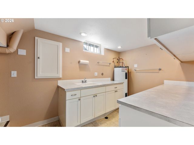 7256 N CHAUTAUQUA Blvd, Portland, OR 97217