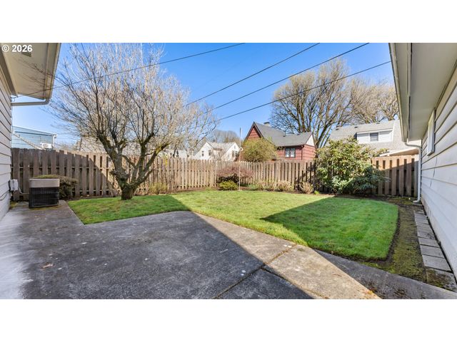 7256 N CHAUTAUQUA Blvd, Portland, OR 97217