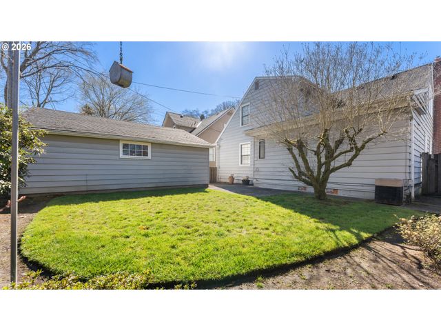 7256 N CHAUTAUQUA Blvd, Portland, OR 97217