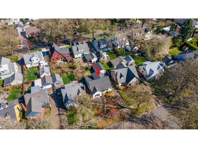 7256 N CHAUTAUQUA Blvd, Portland, OR 97217