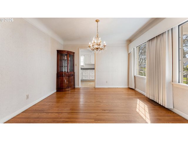 7256 N CHAUTAUQUA Blvd, Portland, OR 97217