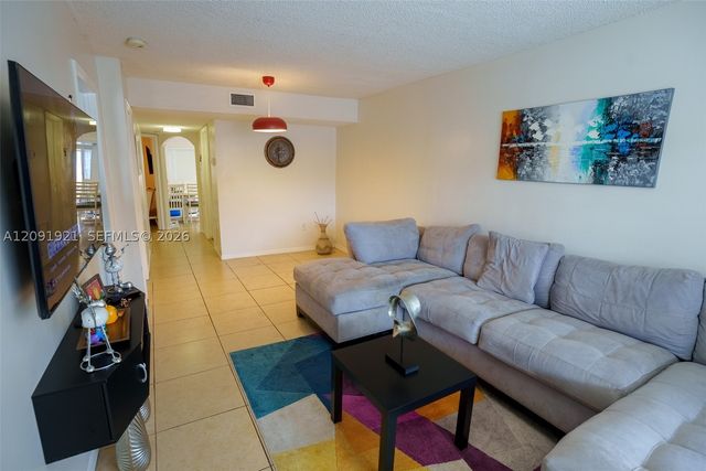 15400 SW 134th Pl 403, Miami, FL 33177