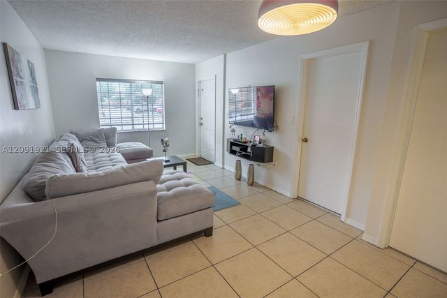 15400 SW 134th Pl 403, Miami, FL 33177