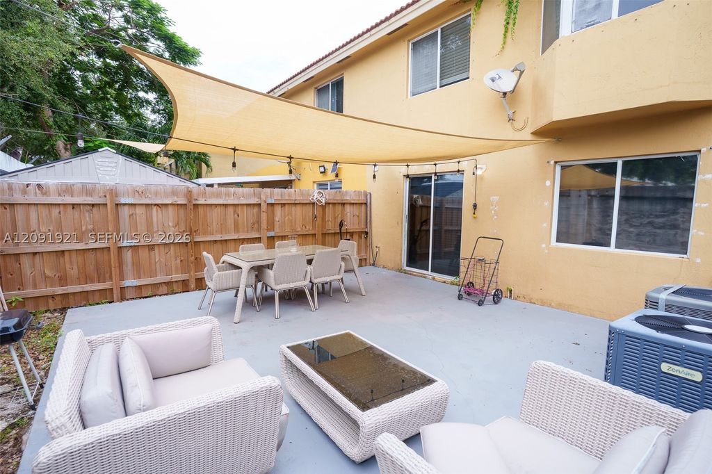 15400 SW 134th Pl 403, Miami, FL 33177