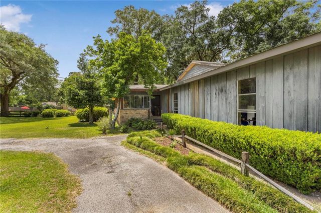 161 Magnolia Avenue, Satsuma, AL 36572