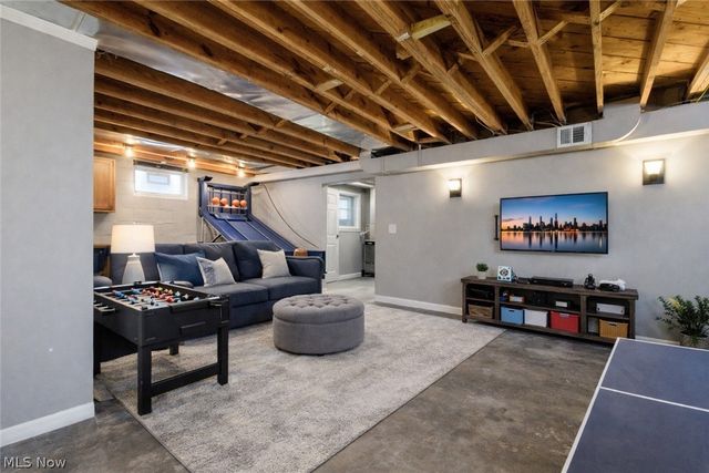 483 E 330th Street, Willowick, OH 44095