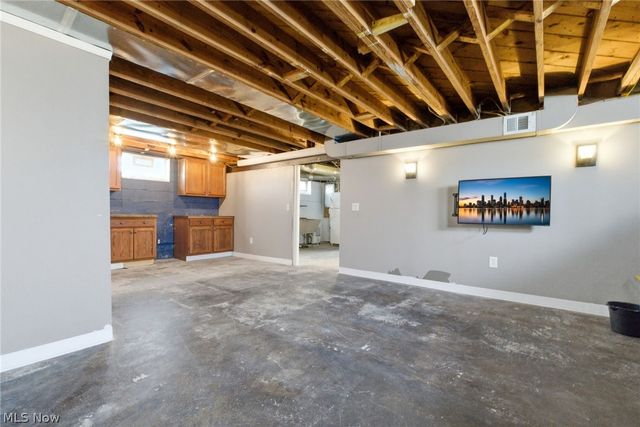 483 E 330th Street, Willowick, OH 44095