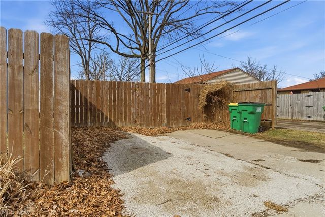 483 E 330th Street, Willowick, OH 44095