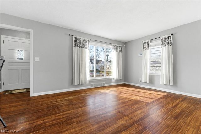 483 E 330th Street, Willowick, OH 44095