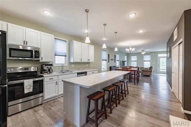 3405 Simeon Bunker Street, St Charles, MO 63301