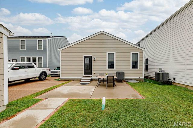 3405 Simeon Bunker Street, St Charles, MO 63301