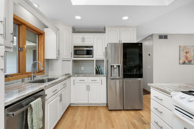 5124 Heritage Hills Drive, Minneapolis, MN 55437