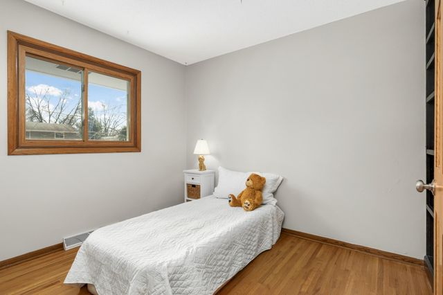 5124 Heritage Hills Drive, Minneapolis, MN 55437