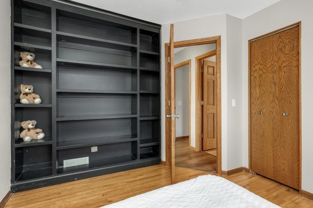 5124 Heritage Hills Drive, Minneapolis, MN 55437