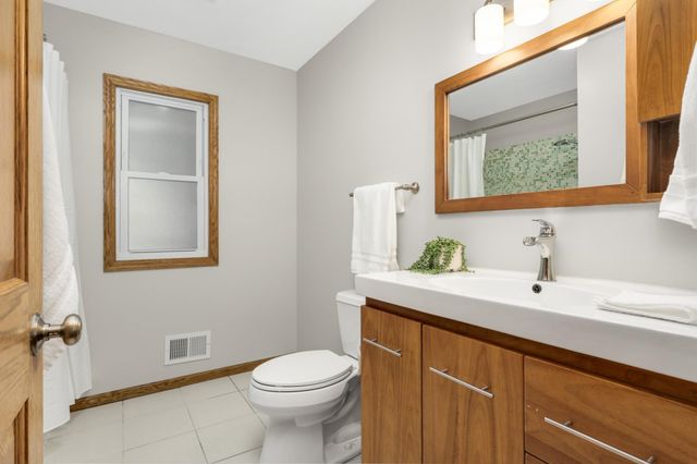 5124 Heritage Hills Drive, Minneapolis, MN 55437