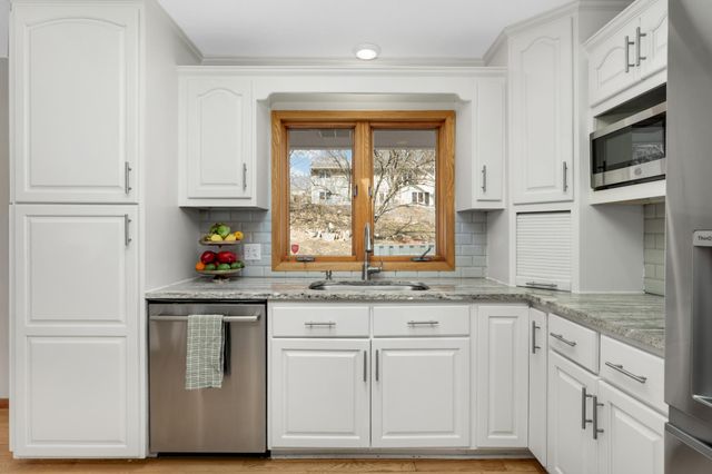 5124 Heritage Hills Drive, Minneapolis, MN 55437