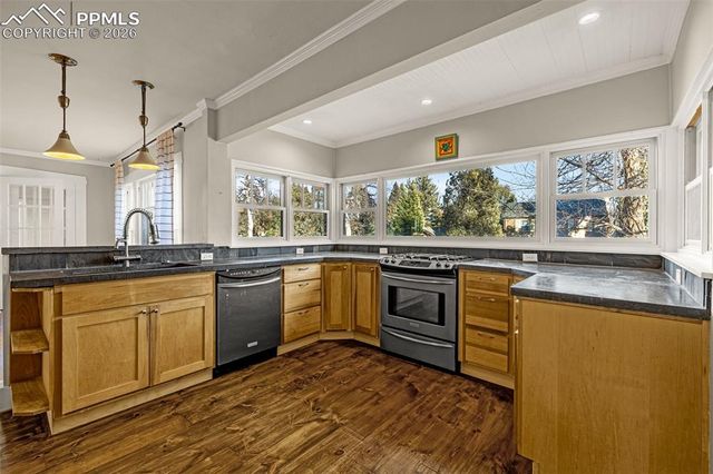 901 Cheyenne Boulevard, Colorado Springs, CO 80905