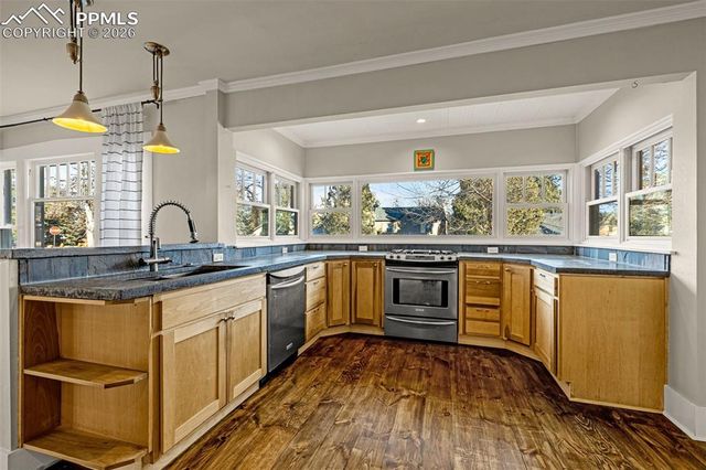 901 Cheyenne Boulevard, Colorado Springs, CO 80905