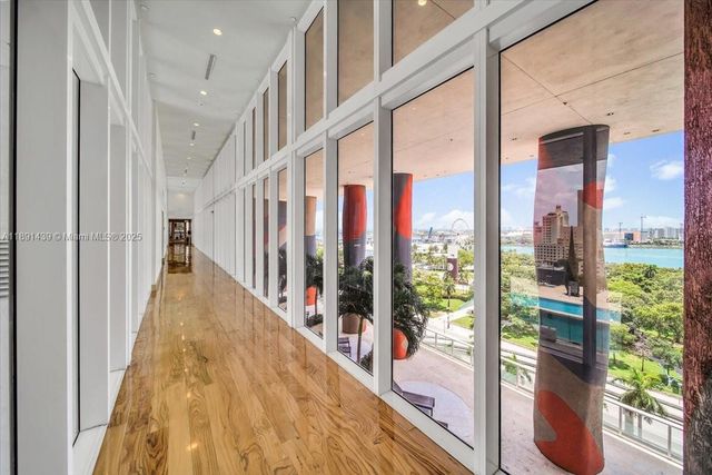 50 Biscayne Blvd 512, Miami, FL 33132