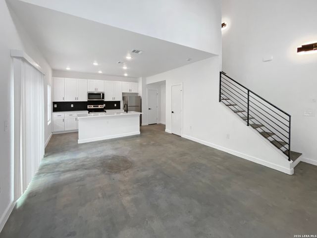 918 S Olive St Unit 102, San Antonio, TX 78210