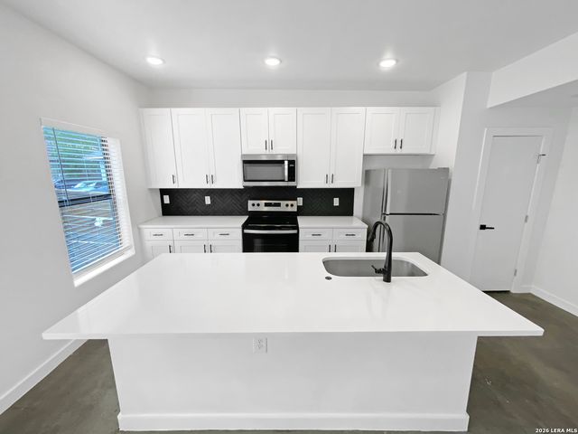918 S Olive St Unit 102, San Antonio, TX 78210