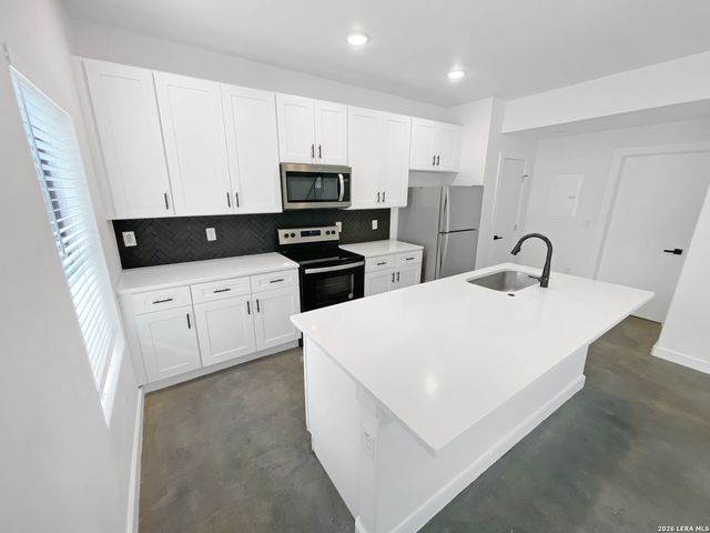918 S Olive St Unit 102, San Antonio, TX 78210