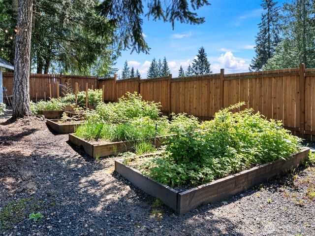 191 E Sterling Drive, Allyn, WA 98524